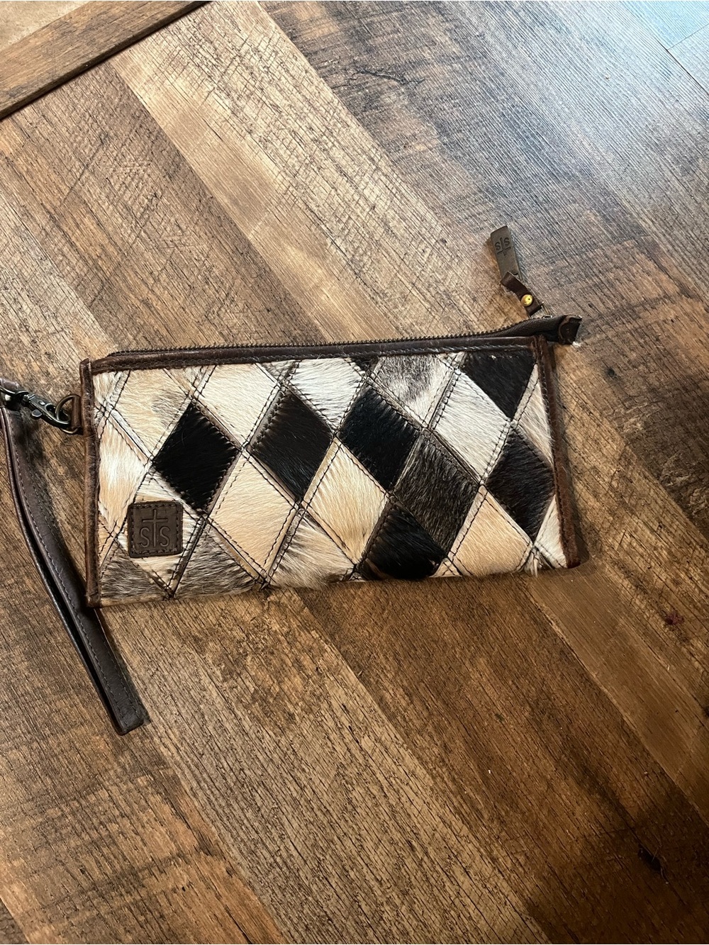 STS Ranchwear Black & White Diamond Patch Wristlet - Picture 3 of 3